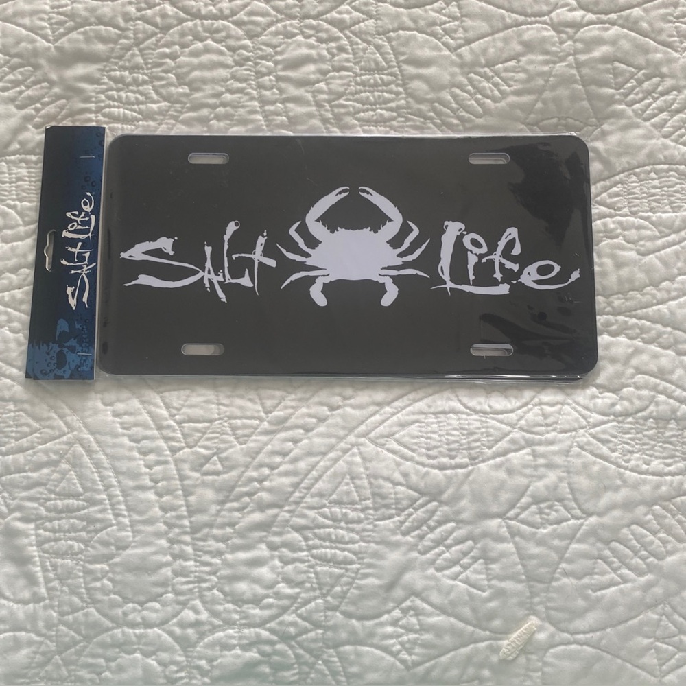 Salt Life License Plate NEW IN PACKAGE Crab - Black & White